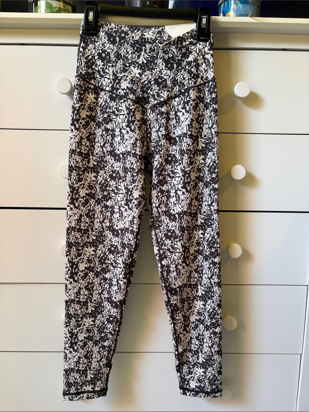 🪻 AERIE WOMENS SIZE MEDIUM SHORT OFFLINE HIGH RISE FLORAL CROSSOVER LEGGINGS